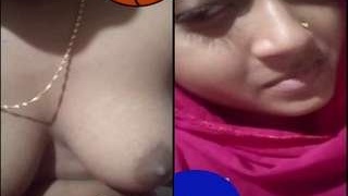 Desi babe flaunts her body in a video call