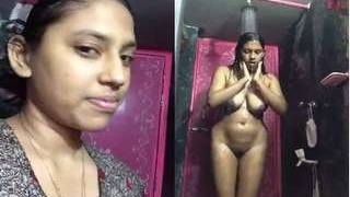 Indian babe films herself in the shower for her partner
