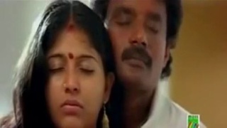 Anjali's romantic performance in Tamil chess film