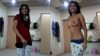 Mallu girl strips naked and flaunts her body