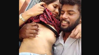 Outdoor sex between Indian lovers in video clips