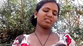 Outdoor sex with a village Indian babe