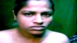 Watch an aunt take a dump in the nude in Vellore