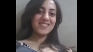 Desi sister reveals her big boobs in Xnxx video