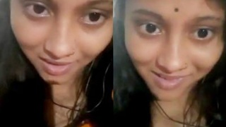 Desi girlfriend flaunts her big boobs in a video call