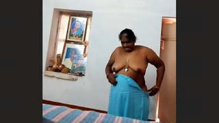 Mature Tamil aunty in clothes that flatter her curves