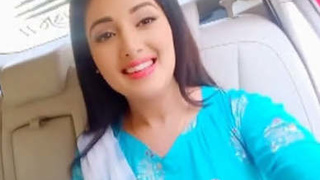 Desi babe flaunts her big boobs for the first time in this video