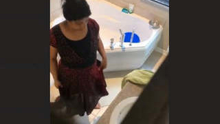 Hidden camera captures Desi bhabhi's nude bath in bathtub