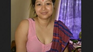 Big-breasted Indian wife gives oral pleasure to her husband