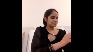 Horny girlfriend fingers herself in homemade masturbation video