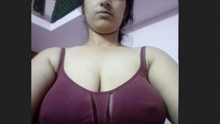 Telugu bhabi goes nude in a selfie video