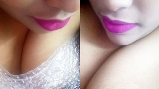 Watch a Desi bhabi flaunt her hot body in this steamy video