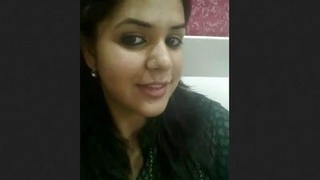 Bhabi gets fucked by her boss in the office and sends MMS
