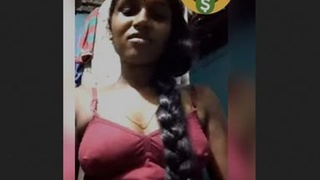 Desi bhabi flaunts her big boobs in a steamy video