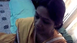 Watch a Bangla girl in her first sex video