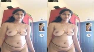 Hot Telugu bhabhi flaunting her assets