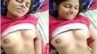 Desi babe records her fingerling video for the first time