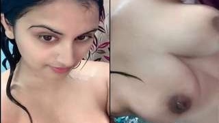 Desi Indian girl flaunts her body in nude selfie