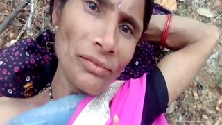 Desi babe with a bushy pussy gets pounded hard in the great outdoors