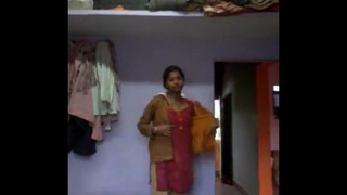 Indian girl gets naked in her room for MMC selfies