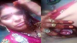 Indian wife's solo pussy show in a village