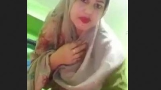 Hot wife in a hijab gets naughty on camera