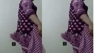 Pakistani girl changes into sexy lingerie in exclusive video