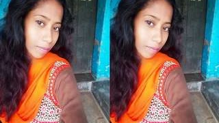Exclusive video of Indian girl flaunting her boobs in part 1