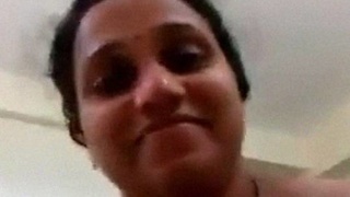 Indian aunt rides on Lunda's cock in homemade video