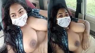 Amateur desi bhabhi flaunts her big boobs in live sex show