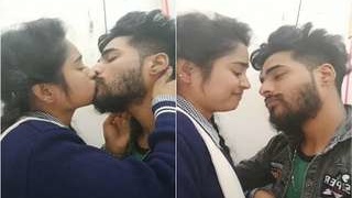Exclusive Desi couple's passionate kissing session