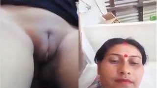 Nepali bhabhi flaunts her big boobs in exclusive video