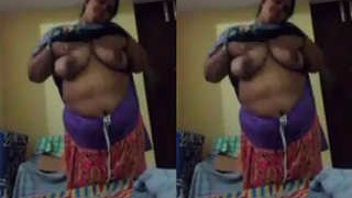 Indian amateur bhabhi flaunts her big boobs in exclusive video