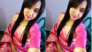 Cute Indian girl bares her big breasts in exclusive video