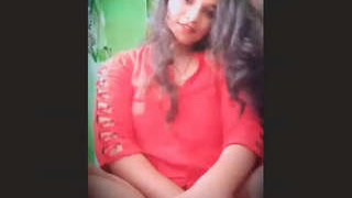 Hot Indian babe flaunts her big breasts in a seductive manner
