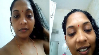 Desi bhabhi records her exclusive selfies for lover