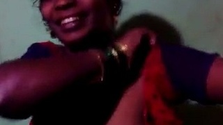 Watch a sexy Tamil aunt in a naughty video