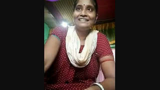 Indian housewife reveals her big breasts in village
