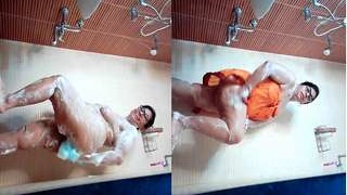 Demanded by netizens: Bhabhi's seductive bathing video
