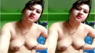 Boudi's exclusive showcase of her tits and pussy