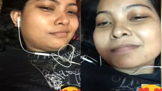 Amateur Indian girl reveals her pussy in exclusive video