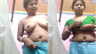 Desi wife strips down to nothing in exclusive nude video