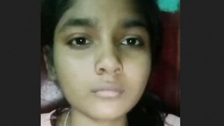 Adorable girl sends MMS of herself