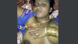 Tamil wife gives oral pleasure at night to her husband