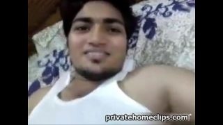 Indian girlfriend gives oral pleasure to her boyfriend