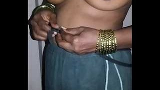Desi Aldeia aunt showcases their breasts and vagina in steamy video