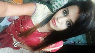 Indian girl gives oral pleasure to her lover