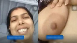 Indian aunt flaunts her breasts and pussy in video