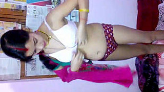 Indian wife in lingerie shows off her body in a seductive video