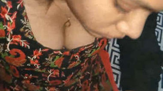 Indian girl gives a sensual blowjob in a steamy video